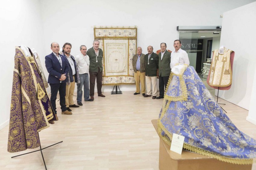 EXPOSICION DE CASULLAS Y MANTOS DE LA VIRGEN